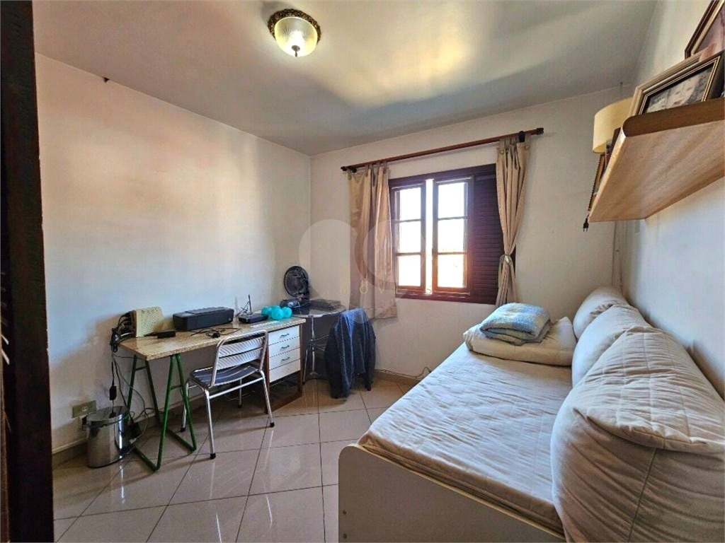 Casa assobradada HORTO 238 m², 3 dormitórios, 1 suíte, 4 banheiros, quintal e 3 vagas de garagem 