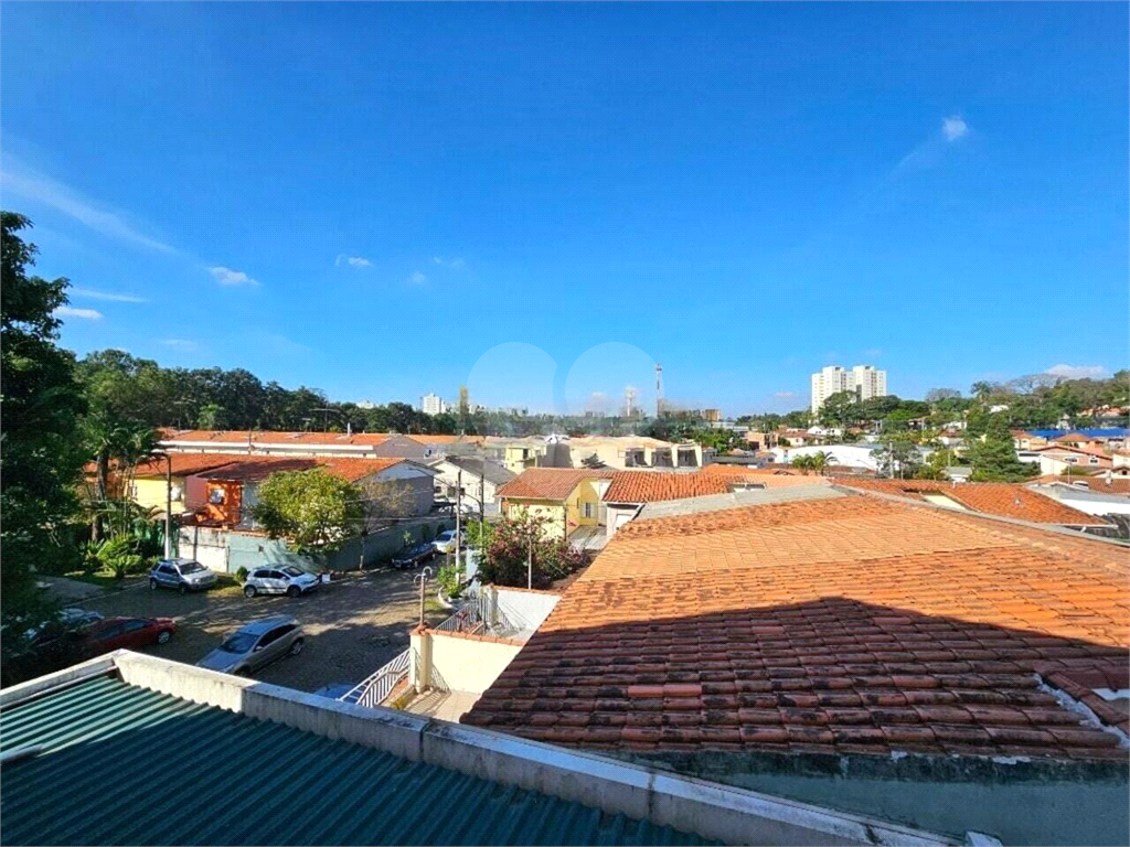 Casa assobradada HORTO 238 m², 3 dormitórios, 1 suíte, 4 banheiros, quintal e 3 vagas de garagem 