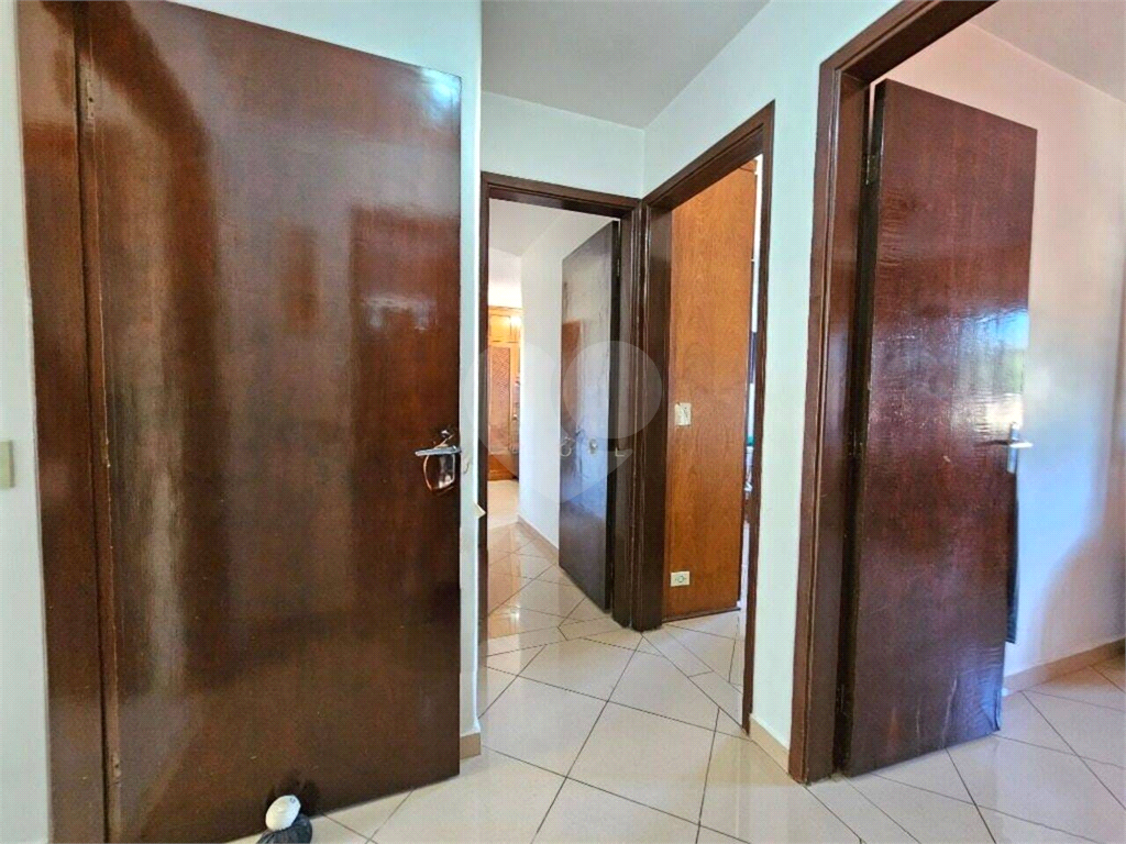 Casa assobradada HORTO 238 m², 3 dormitórios, 1 suíte, 4 banheiros, quintal e 3 vagas de garagem 