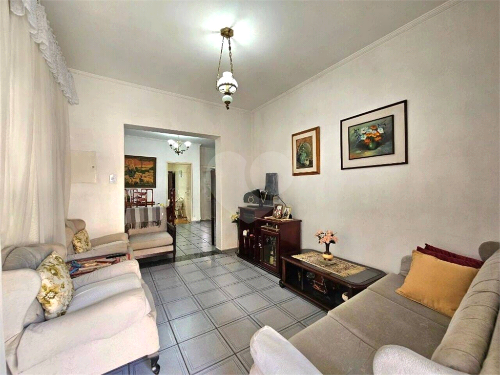 Casa assobradada HORTO 238 m², 3 dormitórios, 1 suíte, 4 banheiros, quintal e 3 vagas de garagem 