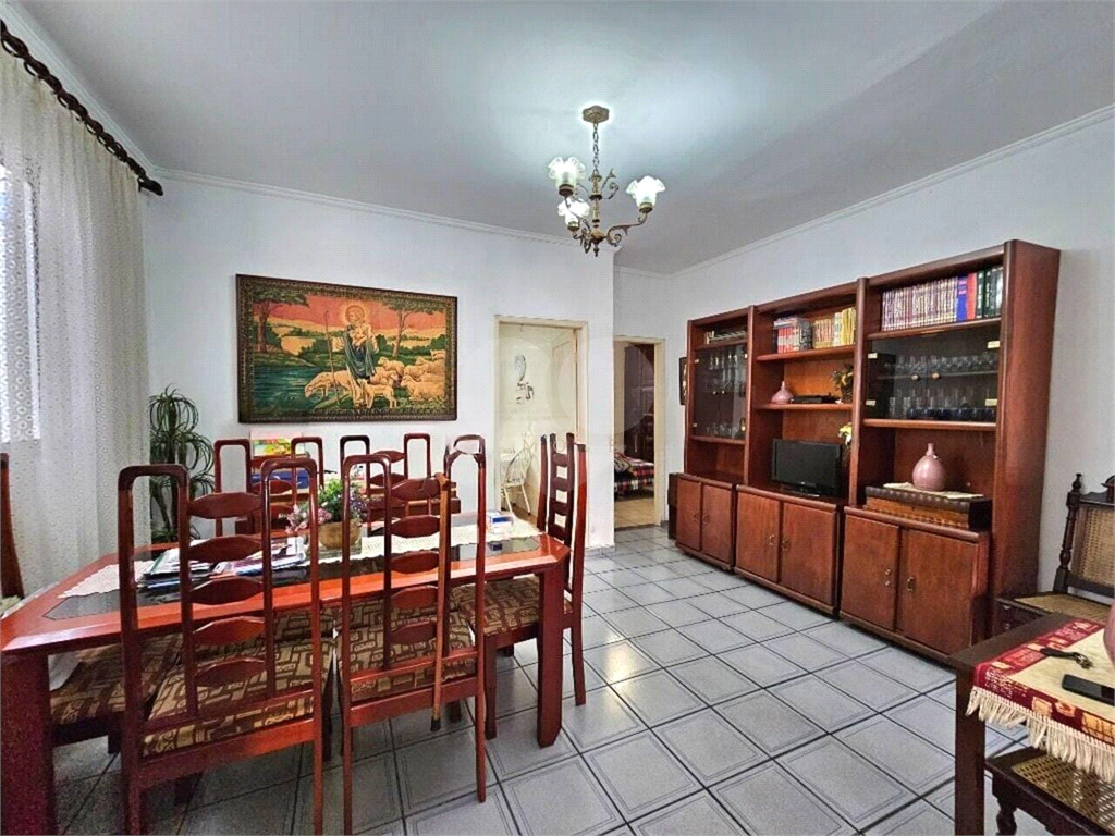Casa assobradada HORTO 238 m², 3 dormitórios, 1 suíte, 4 banheiros, quintal e 3 vagas de garagem 