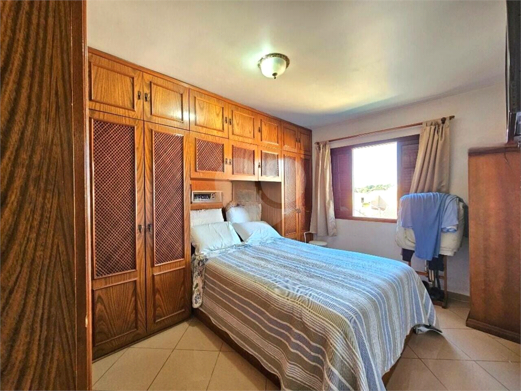 Casa assobradada HORTO 238 m², 3 dormitórios, 1 suíte, 4 banheiros, quintal e 3 vagas de garagem 