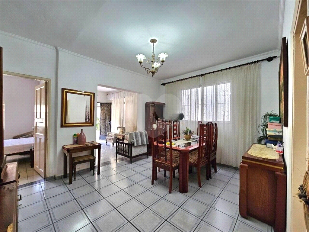 Casa assobradada HORTO 238 m², 3 dormitórios, 1 suíte, 4 banheiros, quintal e 3 vagas de garagem 