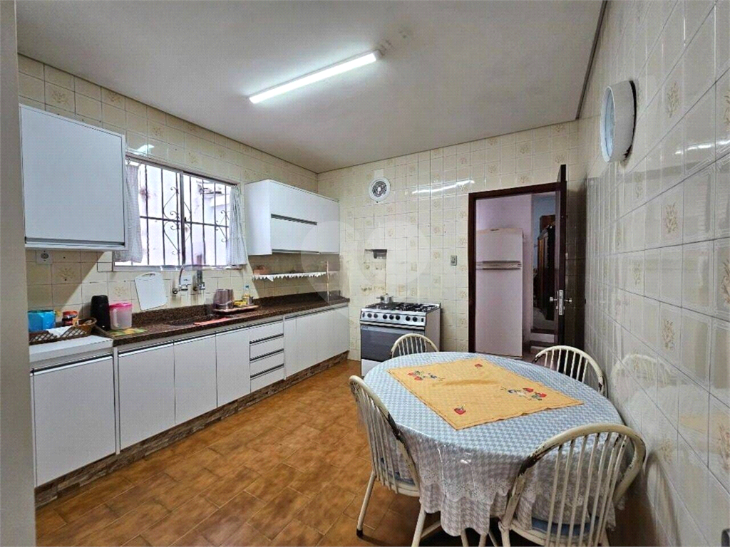 Casa assobradada HORTO 238 m², 3 dormitórios, 1 suíte, 4 banheiros, quintal e 3 vagas de garagem 