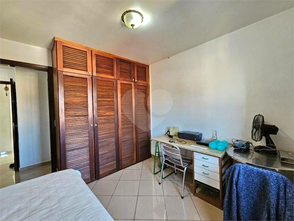 Casa assobradada HORTO 238 m², 3 dormitórios, 1 suíte, 4 banheiros, quintal e 3 vagas de garagem 