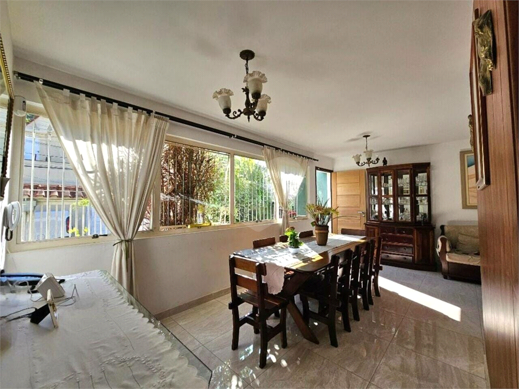 Casa assobradada HORTO 238 m², 3 dormitórios, 1 suíte, 4 banheiros, quintal e 3 vagas de garagem 