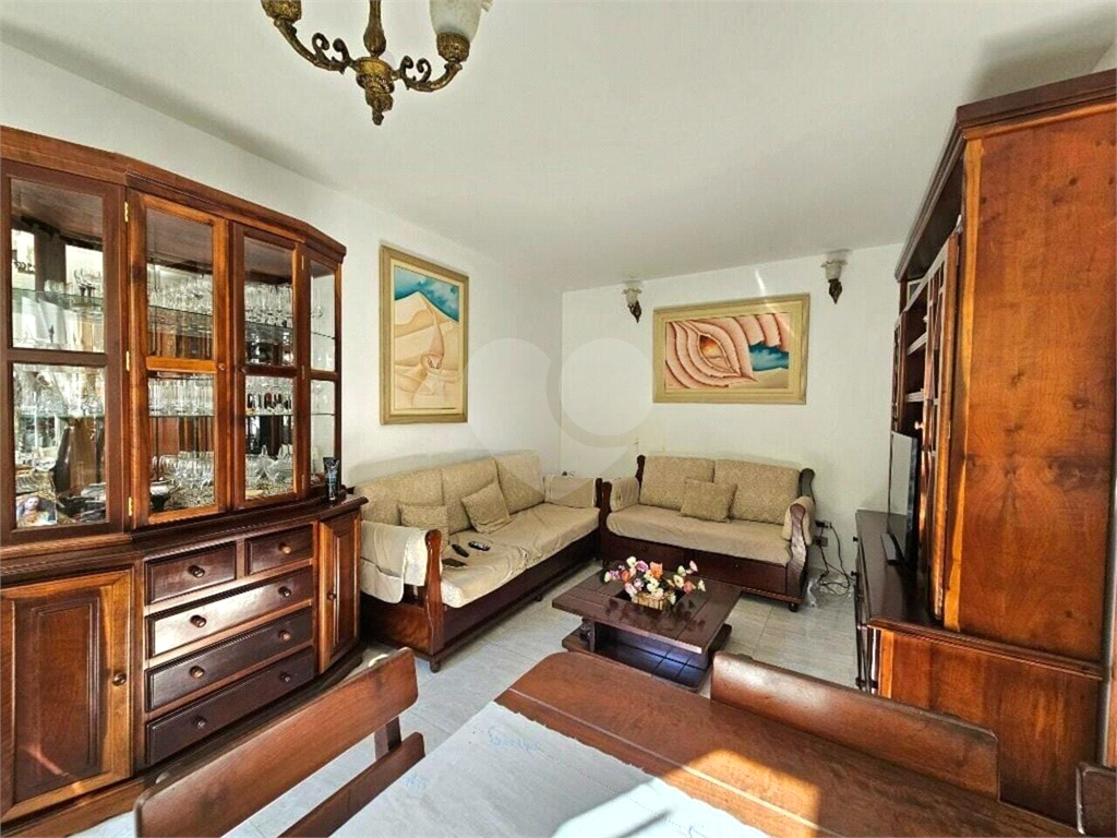 Casa assobradada HORTO 238 m², 3 dormitórios, 1 suíte, 4 banheiros, quintal e 3 vagas de garagem 