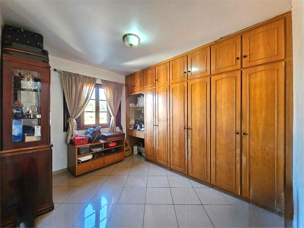 Casa assobradada HORTO 238 m², 3 dormitórios, 1 suíte, 4 banheiros, quintal e 3 vagas de garagem 