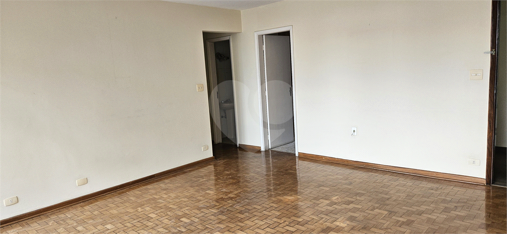 Apartamento à venda com 3 quartos, 121m² - Foto 2