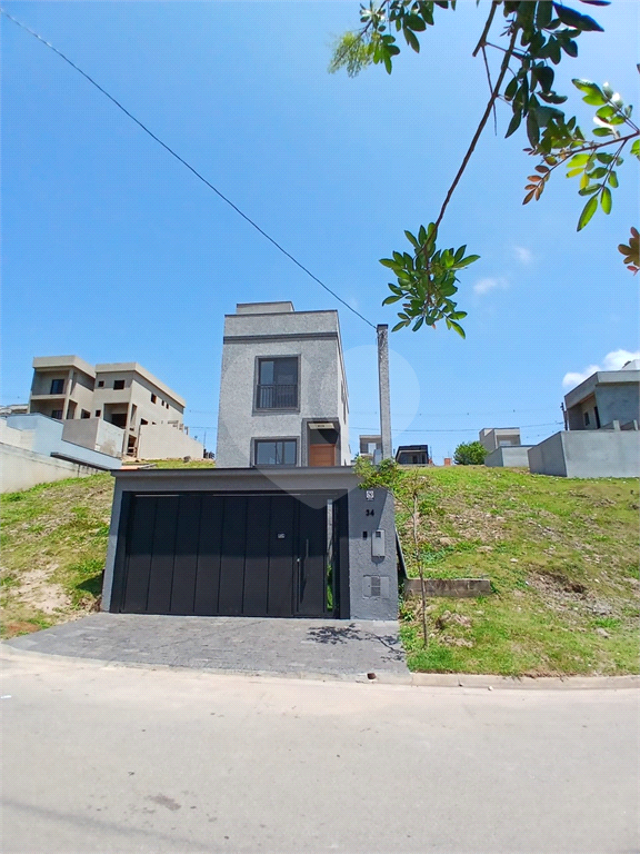 Casa a venda em Santana de Parnaíba 