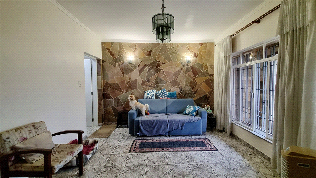 Sobrado de 223m² com 3 quartos, sendo 1 suíte, 2 salas e 2 vagas na Vila Maria