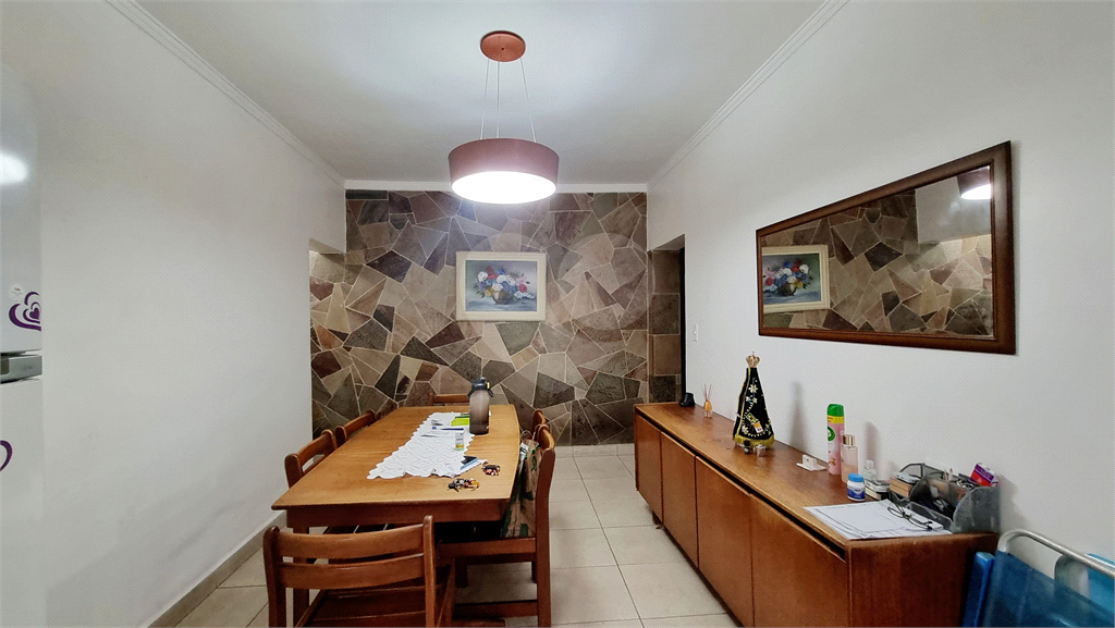 Sobrado de 223m² com 3 quartos, sendo 1 suíte, 2 salas e 2 vagas na Vila Maria