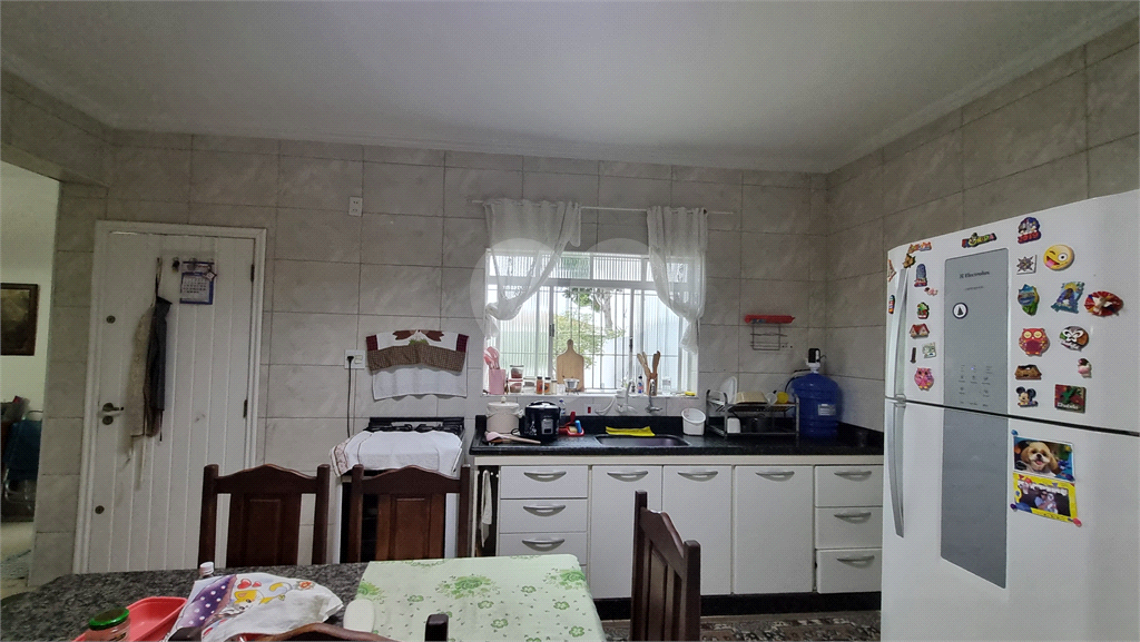 Sobrado de 223m² com 3 quartos, sendo 1 suíte, 2 salas e 2 vagas na Vila Maria
