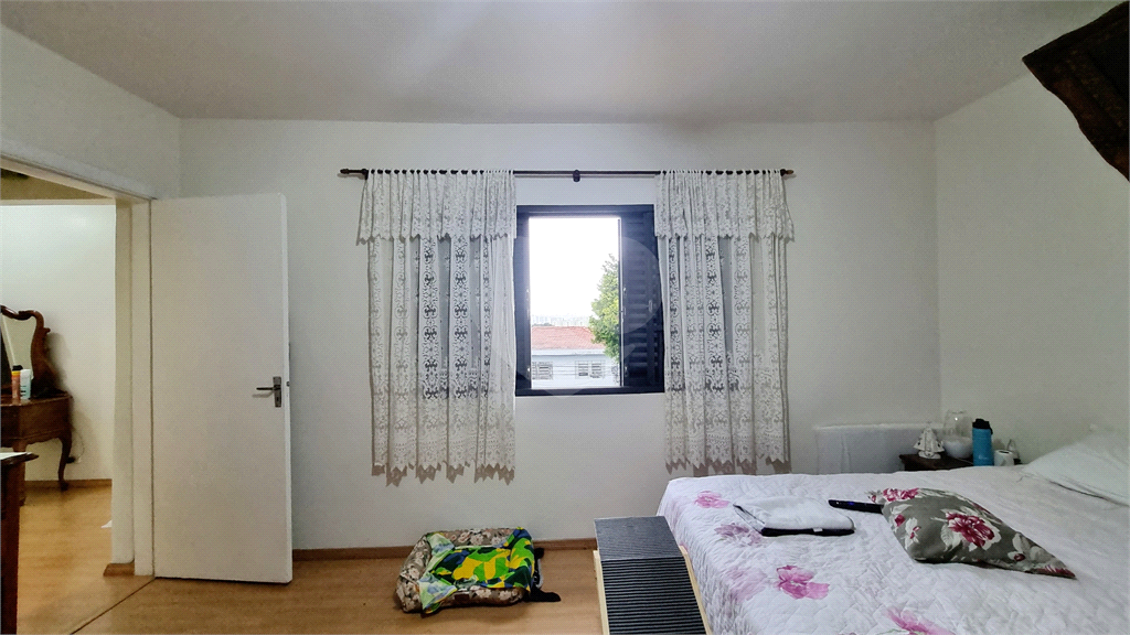 Sobrado de 223m² com 3 quartos, sendo 1 suíte, 2 salas e 2 vagas na Vila Maria