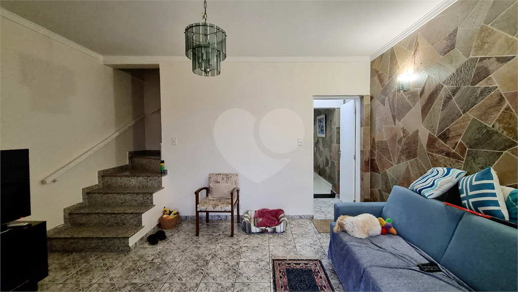 Sobrado de 223m² com 3 quartos, sendo 1 suíte, 2 salas e 2 vagas na Vila Maria