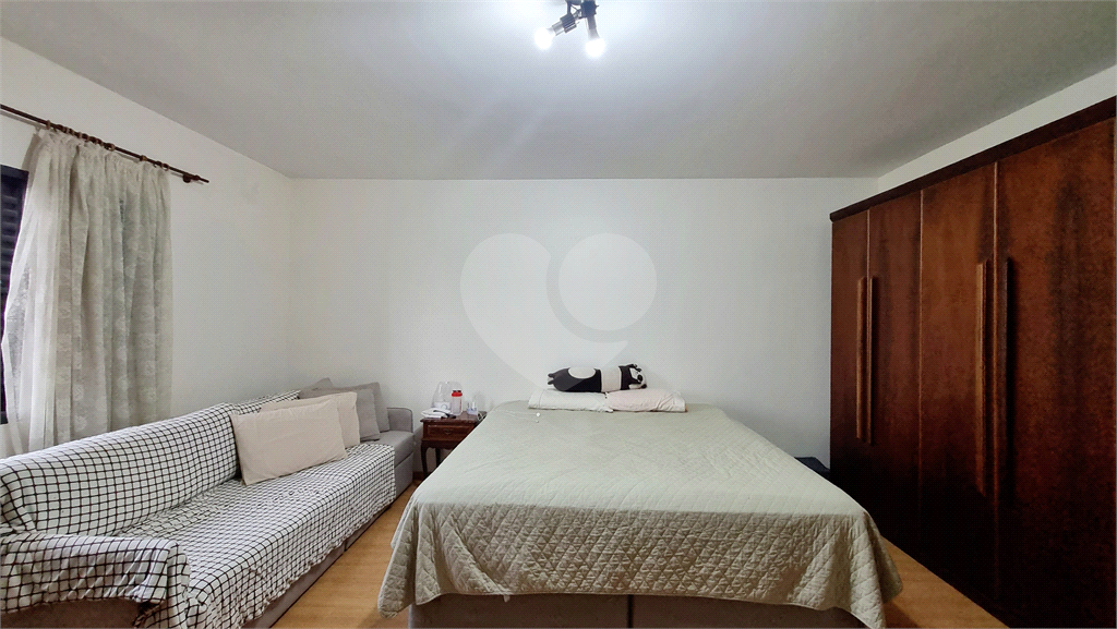 Sobrado de 223m² com 3 quartos, sendo 1 suíte, 2 salas e 2 vagas na Vila Maria