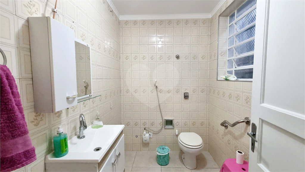Sobrado de 223m² com 3 quartos, sendo 1 suíte, 2 salas e 2 vagas na Vila Maria