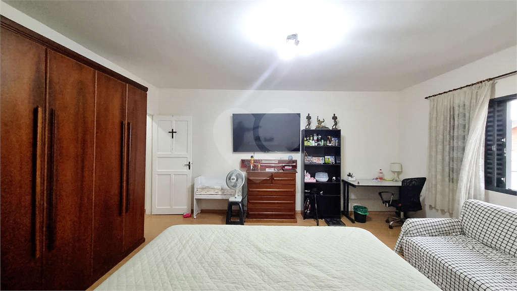 Sobrado de 223m² com 3 quartos, sendo 1 suíte, 2 salas e 2 vagas na Vila Maria