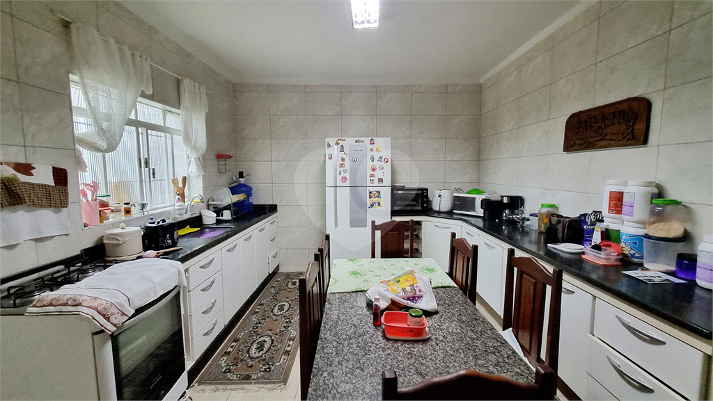 Sobrado de 223m² com 3 quartos, sendo 1 suíte, 2 salas e 2 vagas na Vila Maria