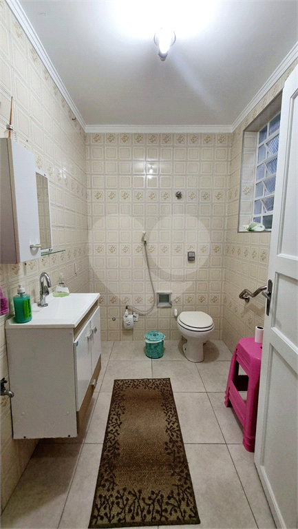 Sobrado de 223m² com 3 quartos, sendo 1 suíte, 2 salas e 2 vagas na Vila Maria