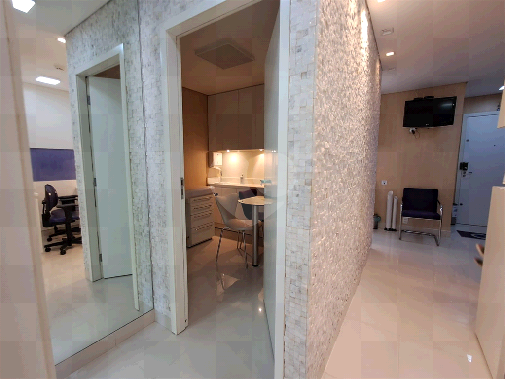 Clínica completa e toda equipada com 3 consultórios, recepção, 1 banheiro e garagem Pinheiros