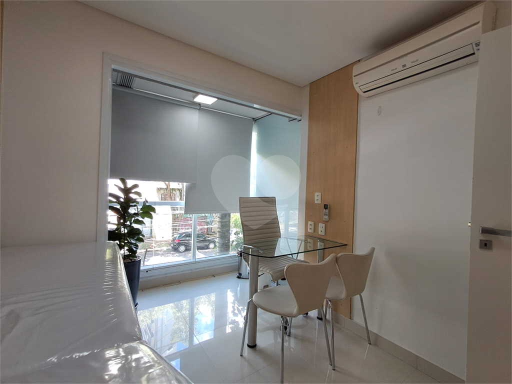 Clínica completa e toda equipada com 3 consultórios, recepção, 1 banheiro e garagem Pinheiros