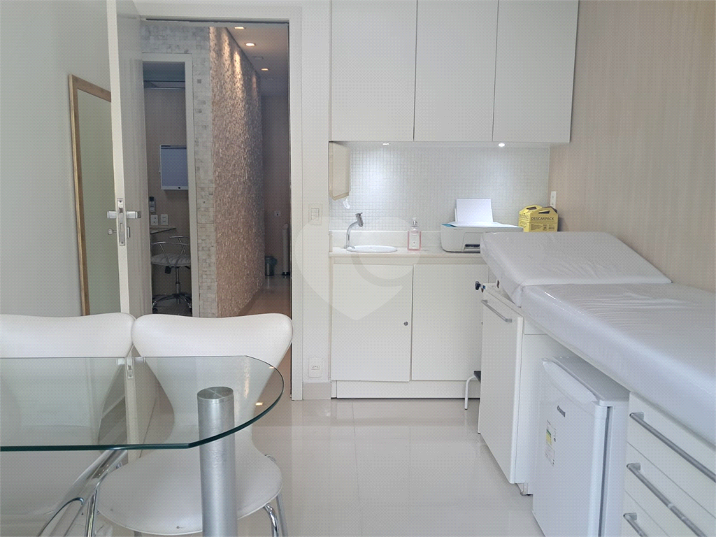 Clínica completa e toda equipada com 3 consultórios, recepção, 1 banheiro e garagem Pinheiros