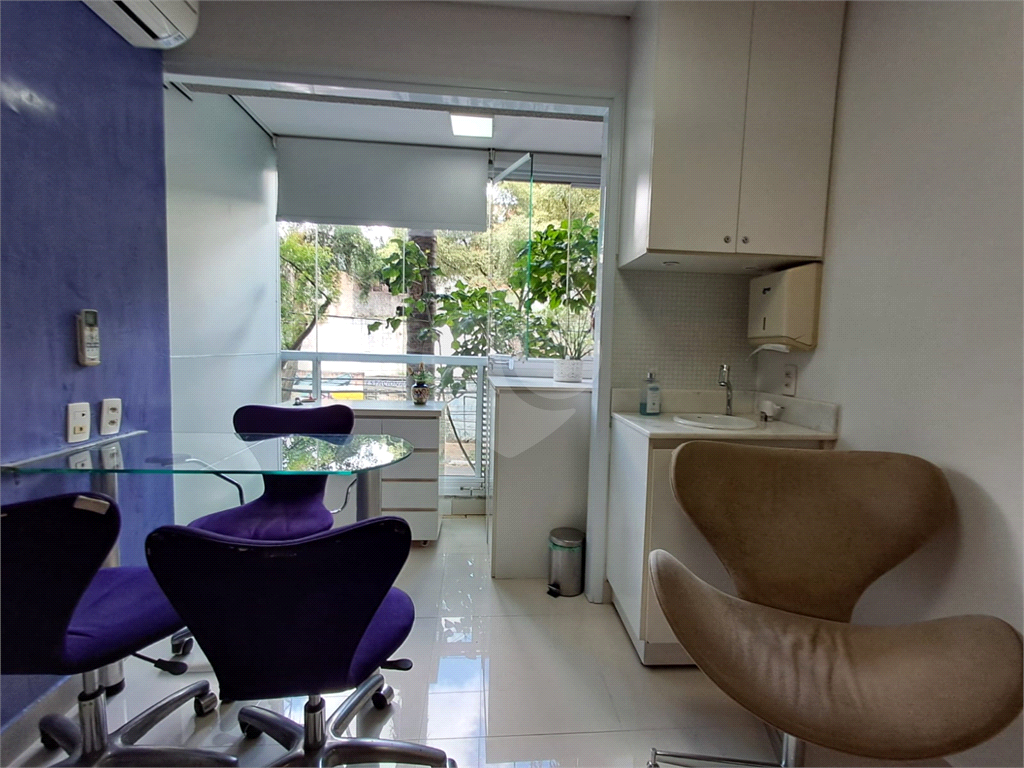 Clínica completa e toda equipada com 3 consultórios, recepção, 1 banheiro e garagem Pinheiros