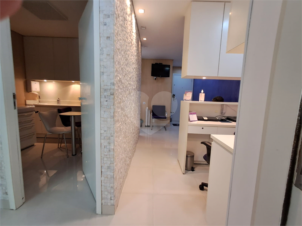 Clínica completa e toda equipada com 3 consultórios, recepção, 1 banheiro e garagem Pinheiros