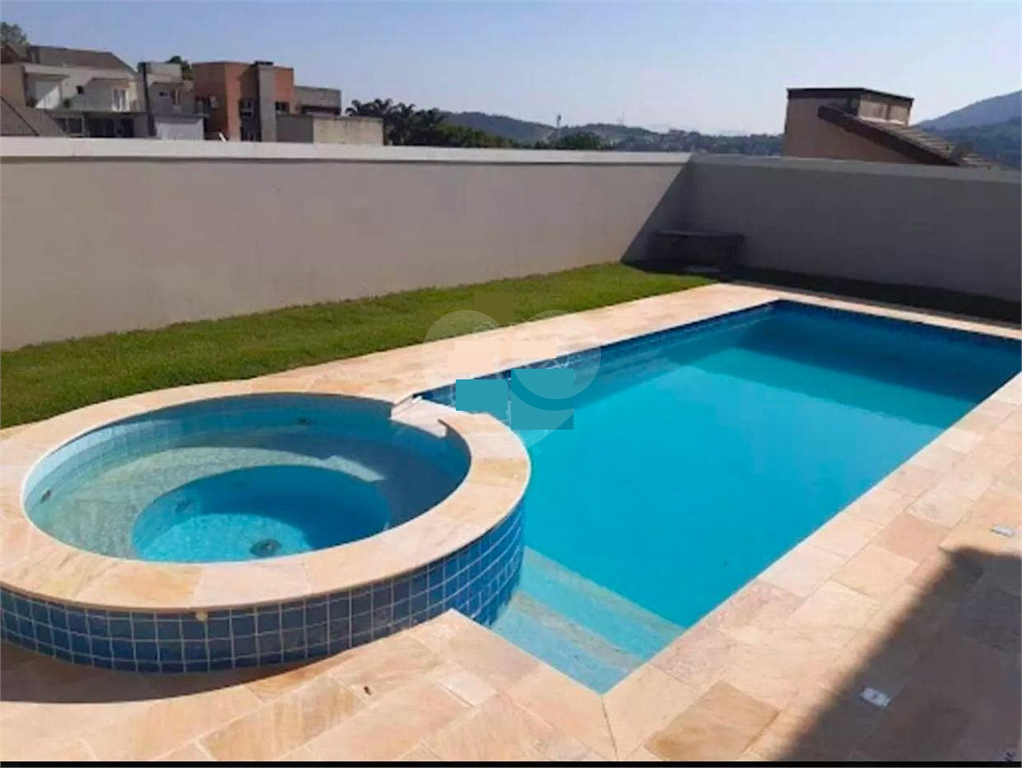 Casa de Condomínio à venda com 4 quartos, 324m² - Foto 2