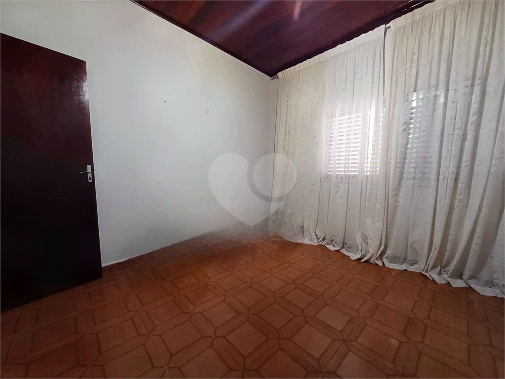 Casa charmosa-4 dormitórios. 1 suíte, 3 banheiros e 1 vaga de garagem - Vila Paulicéia