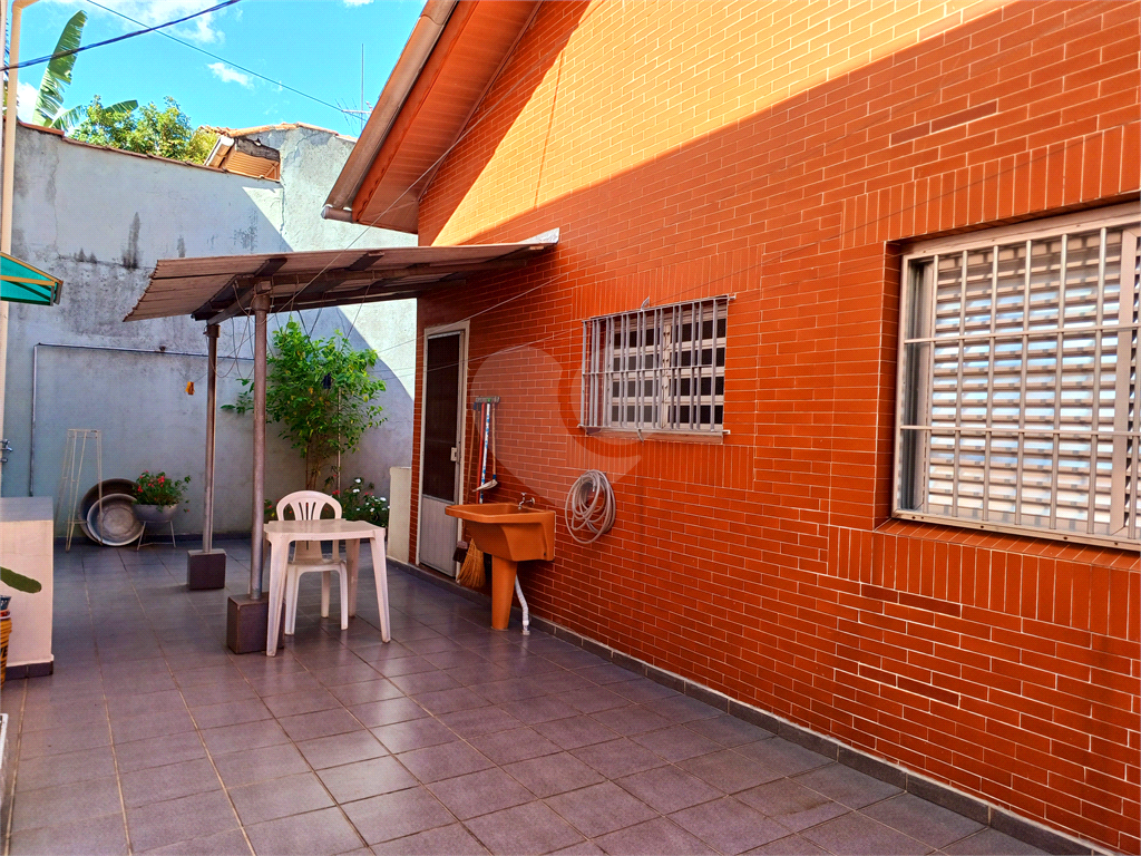 Casa charmosa-4 dormitórios. 1 suíte, 3 banheiros e 1 vaga de garagem - Vila Paulicéia