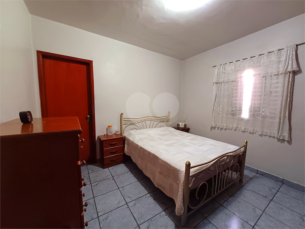Casa charmosa-4 dormitórios. 1 suíte, 3 banheiros e 1 vaga de garagem - Vila Paulicéia