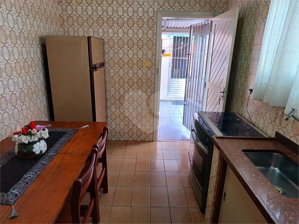 Casa charmosa-4 dormitórios. 1 suíte, 3 banheiros e 1 vaga de garagem - Vila Paulicéia