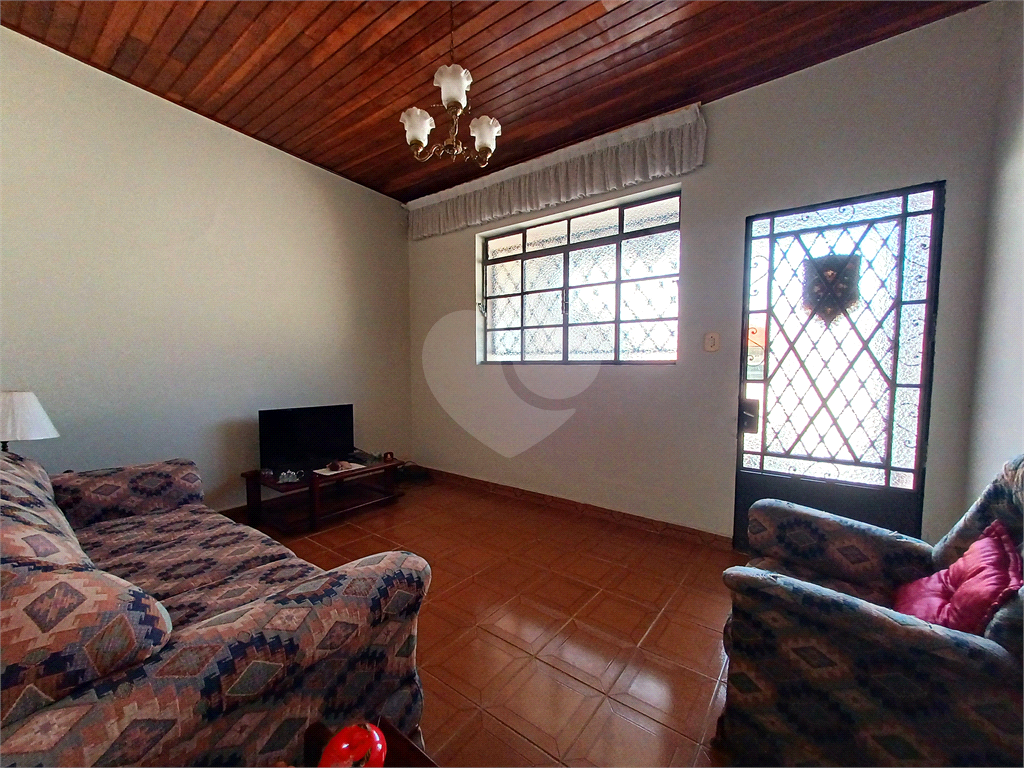 Casa charmosa-4 dormitórios. 1 suíte, 3 banheiros e 1 vaga de garagem - Vila Paulicéia