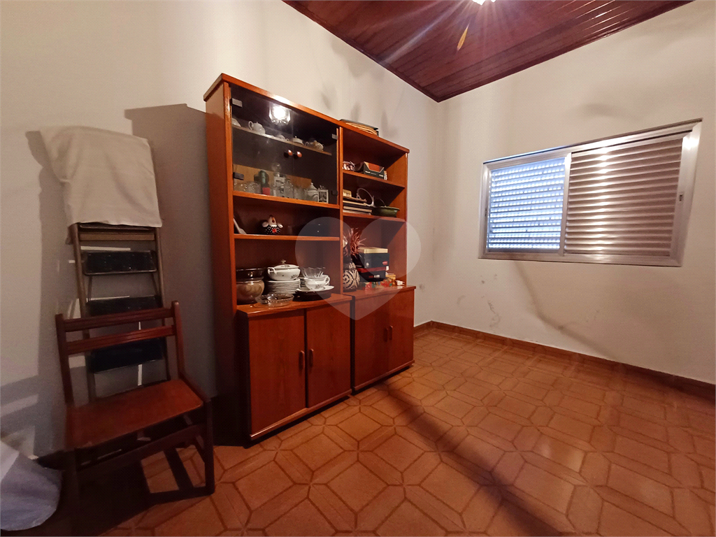 Casa charmosa-4 dormitórios. 1 suíte, 3 banheiros e 1 vaga de garagem - Vila Paulicéia