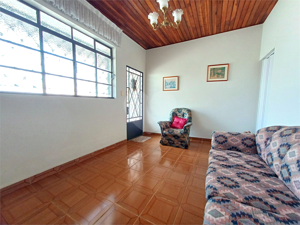 Casa charmosa-4 dormitórios. 1 suíte, 3 banheiros e 1 vaga de garagem - Vila Paulicéia