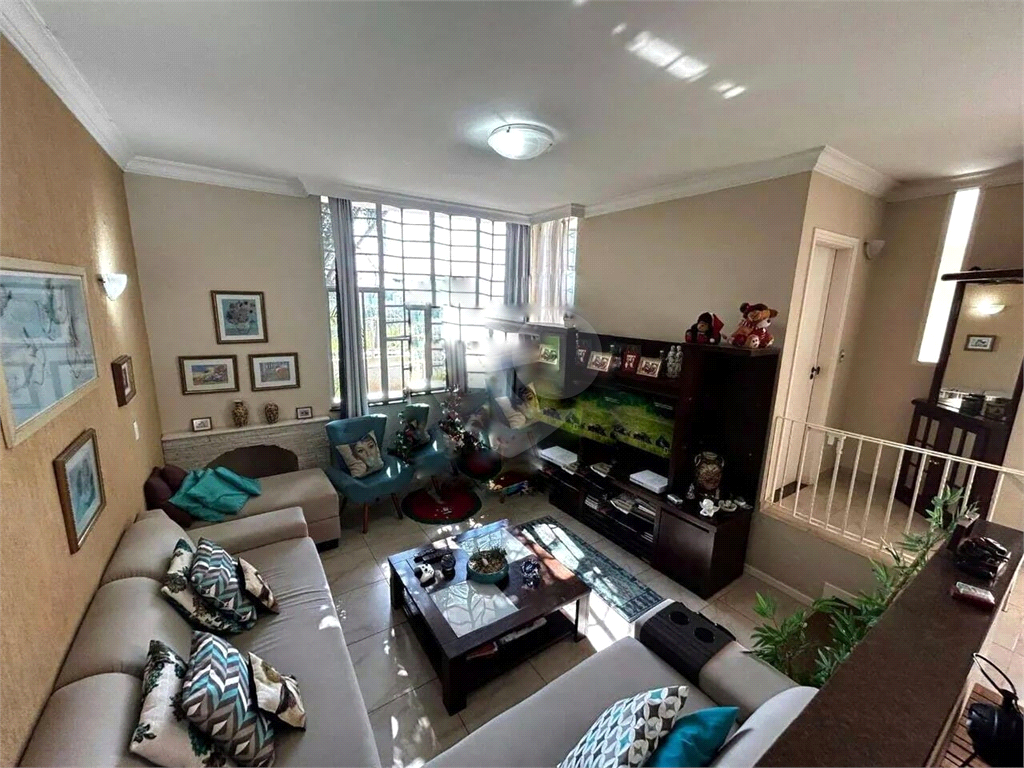Casa à venda com 3 quartos, 194m² - Foto 1