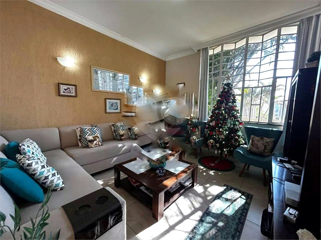 Casa à venda com 3 quartos, 194m² - Foto 2