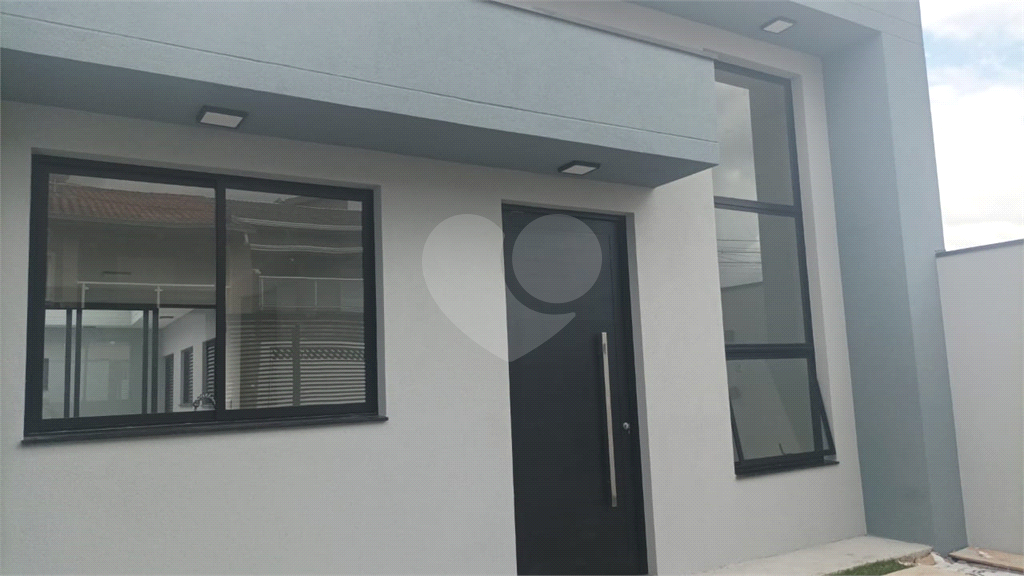 Casa à venda com 3 quartos, 90m² - Foto 1