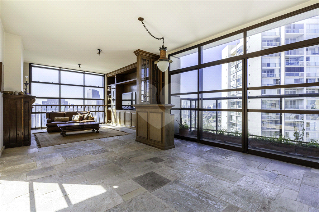 Apartamento duplex a venda no Real Parque
