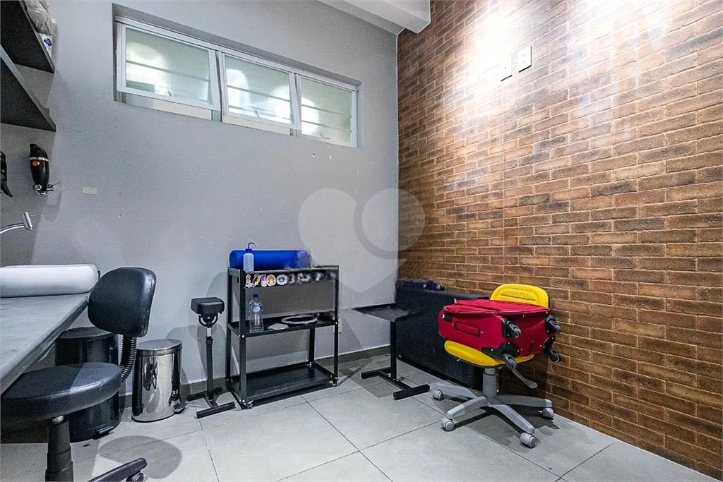 Casa Condominio Fechado, 3 dormitorios sendo 1 suite e 3 vagas de garagem. 