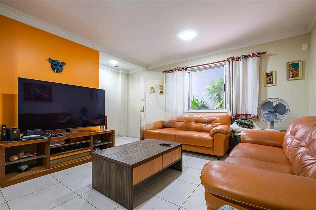 Casa Condominio Fechado, 3 dormitorios sendo 1 suite e 3 vagas de garagem. 