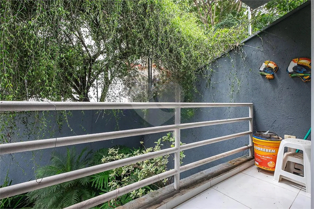 Casa Condominio Fechado, 3 dormitorios sendo 1 suite e 3 vagas de garagem. 