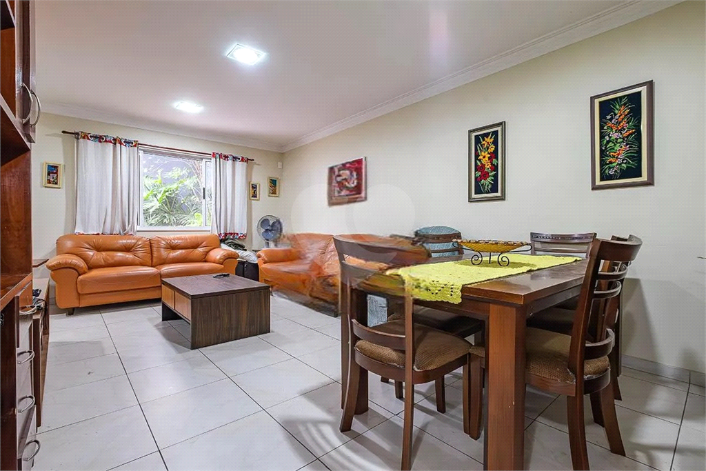 Casa Condominio Fechado, 3 dormitorios sendo 1 suite e 3 vagas de garagem. 