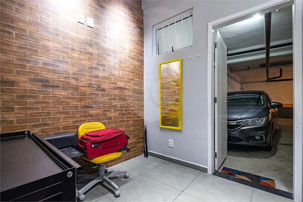 Casa Condominio Fechado, 3 dormitorios sendo 1 suite e 3 vagas de garagem. 
