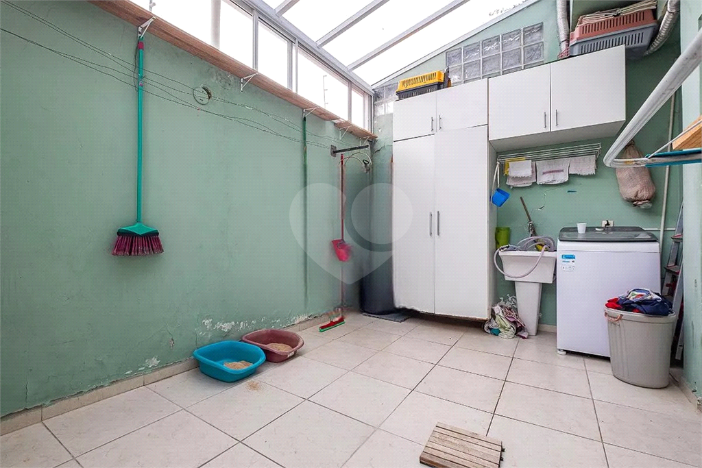 Casa Condominio Fechado, 3 dormitorios sendo 1 suite e 3 vagas de garagem. 