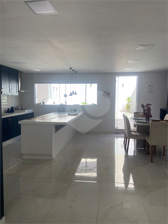 Casa à venda no condomínio Aruã