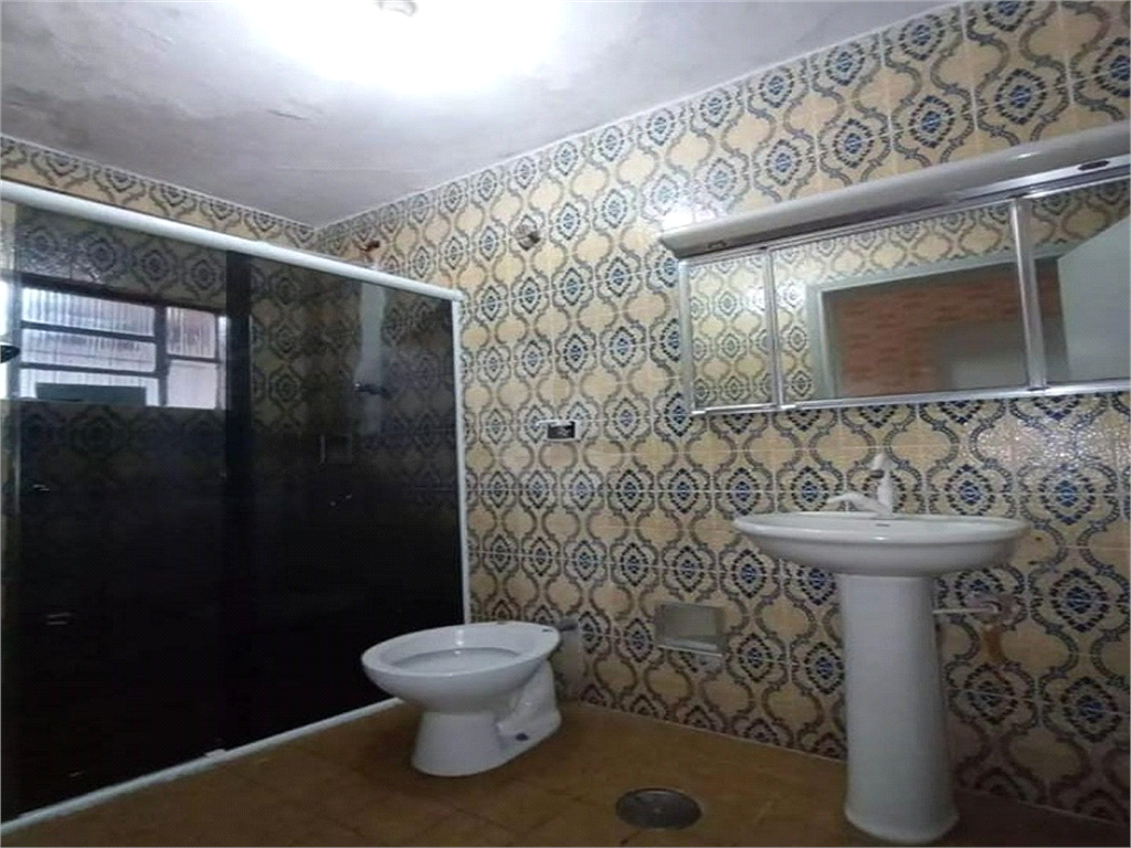 Sobrado  vago com 3 dormitórios e 2 vagas na região da Vila Penteado