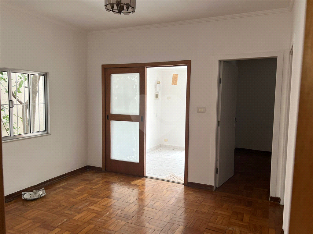 Casa Térrea, 2 Dormitórios, Lavanderia, Quintal, 2 Vagas. Vila MAzzei.